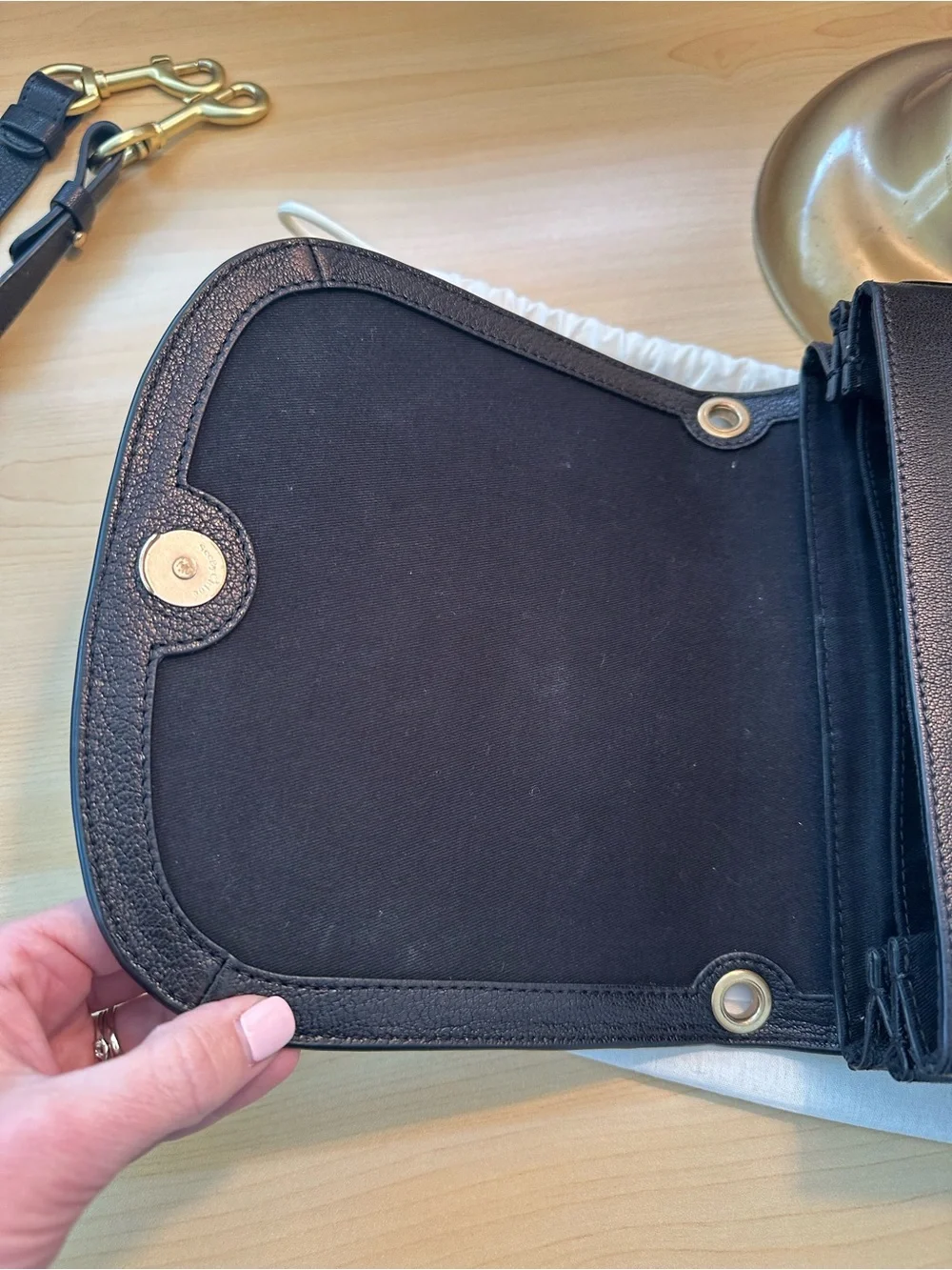 See By Chloé Black Leather Small Shoulder Bag with Gold Hardware - Picture 4 of 9